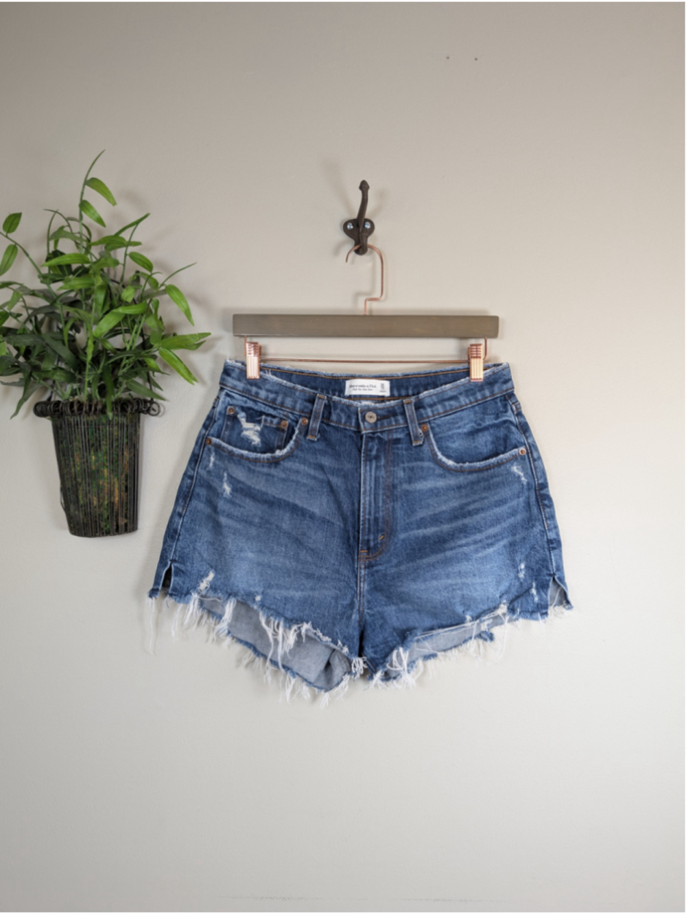 Abercrombie & Fitch 30 High Rise Mom Shorts Curve Love Medium Wash Distressed 10